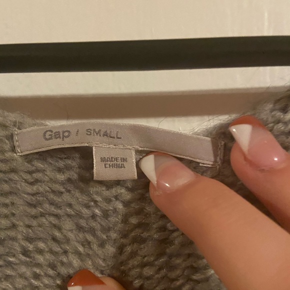Grey small gap sweater. - Picture 2 of 2